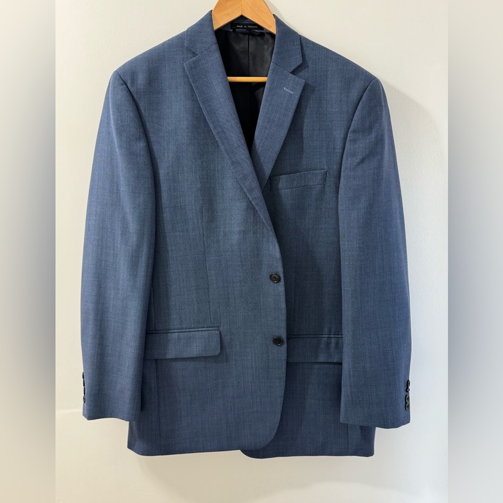 Michael Kors Men’s Light Blue Tailored Fit Suit, 44L/ Pants 36/33,Good condition